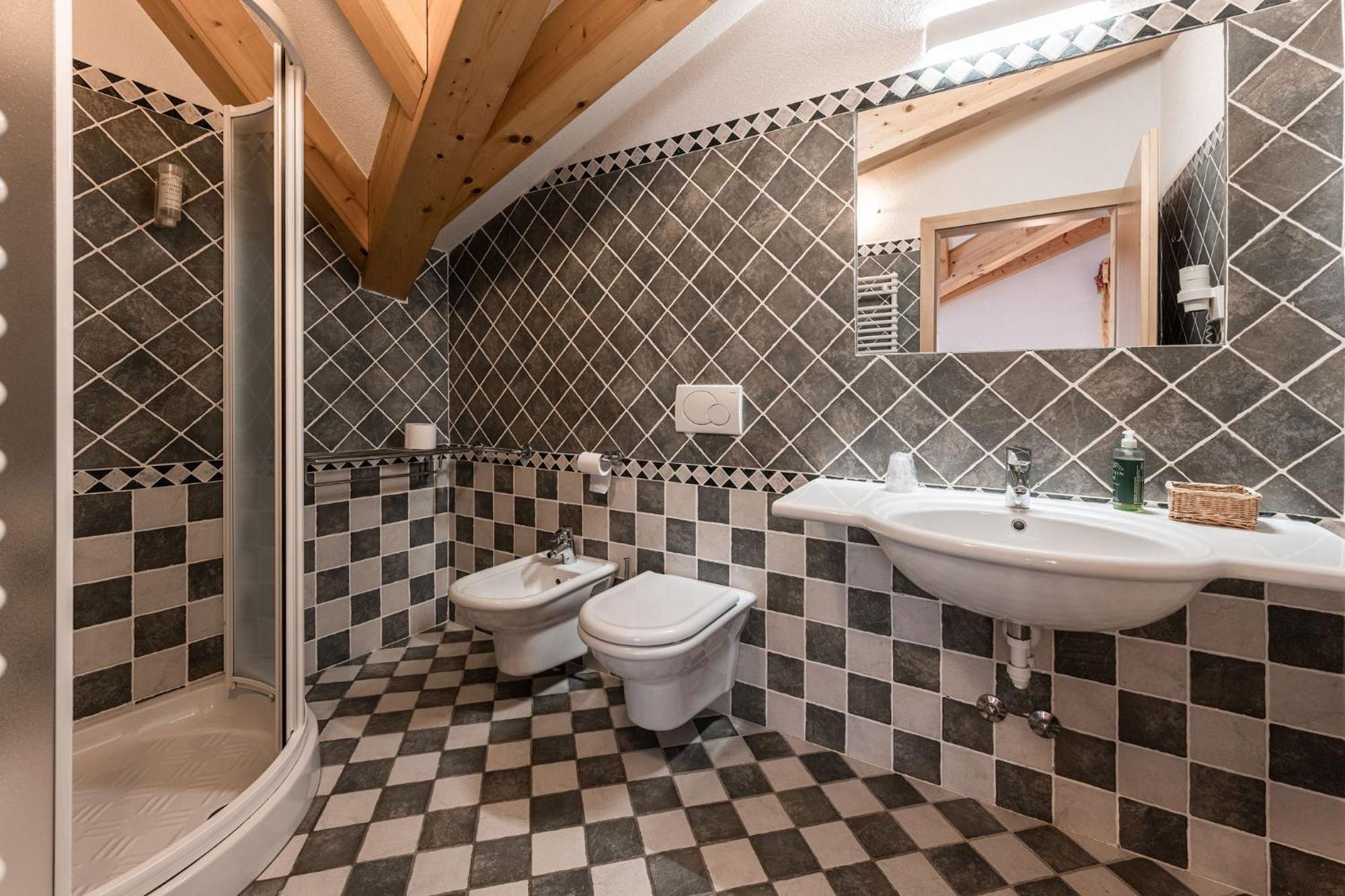 Hotel Sasso Rosso Commezzadura Bagian luar foto