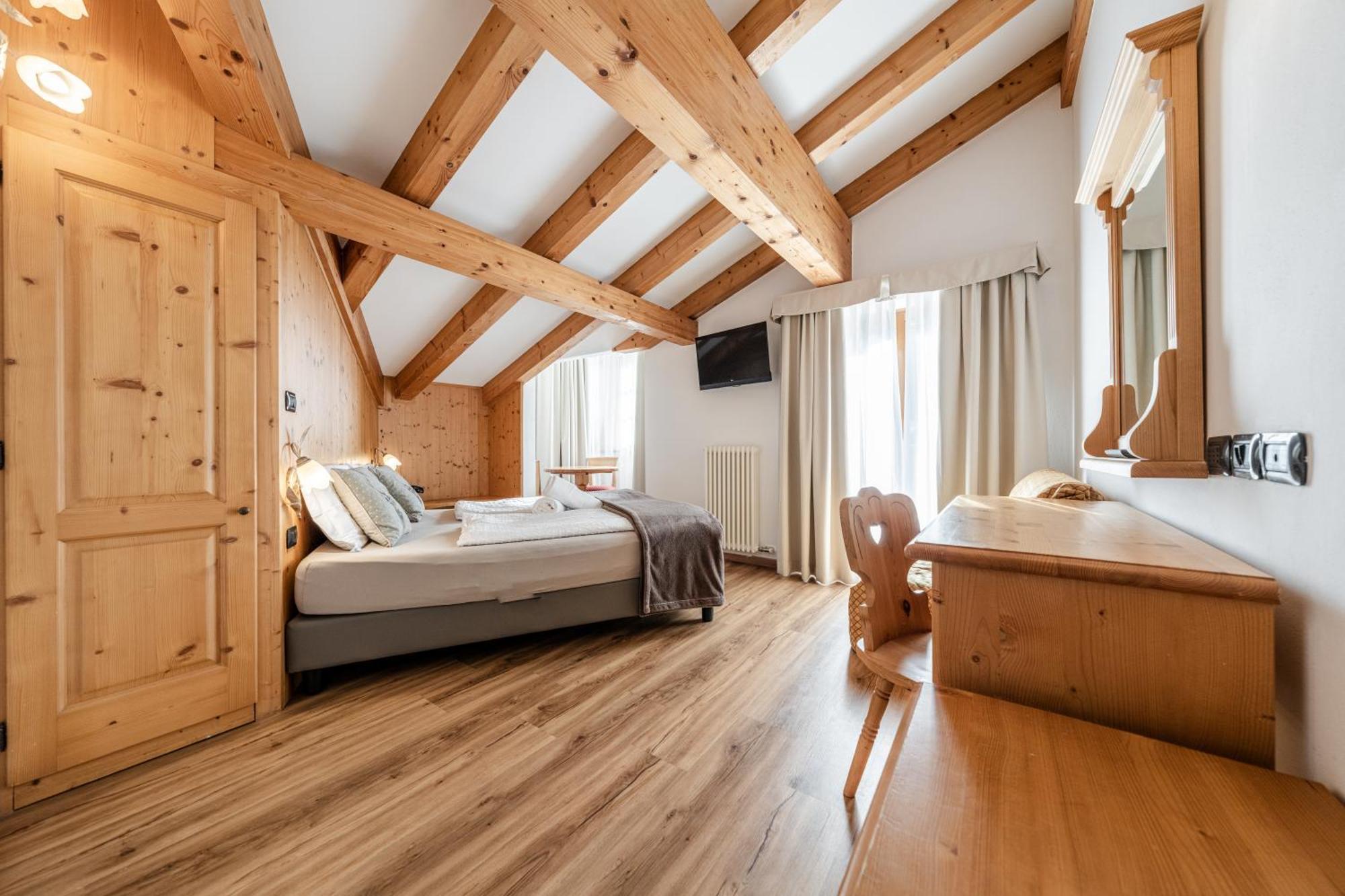 Hotel Sasso Rosso Commezzadura Ruang foto